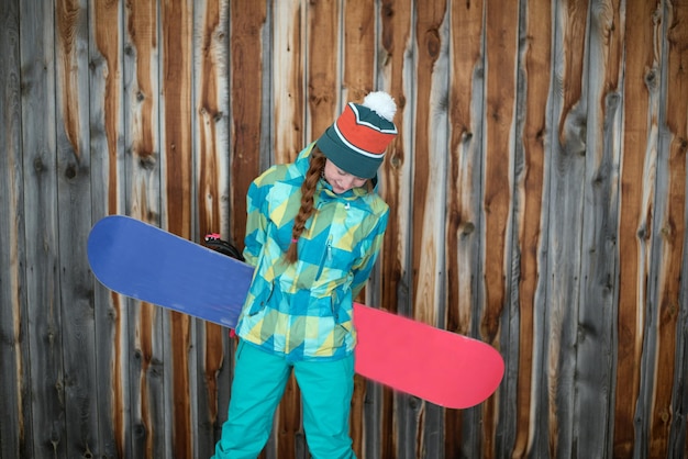 Jak dobrać deskę snowboardową dla dziecka, żeby jazda była bezpieczna i przyjemna?