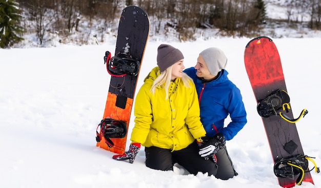 Jak nauczyć się jeździć na snowboardzie i czerpać z tego radość?