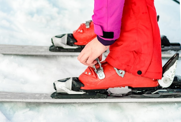 Jak ustawić wiązania snowboardowe, aby rozpocząć jazdę bez stresu?