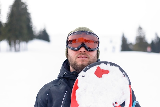 Jakie okulary na snowboard sprawdzą się podczas zimowego wyjazdu?