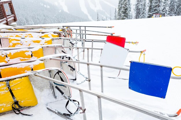 Od czego zależy ile kosztuje wynajem nart?