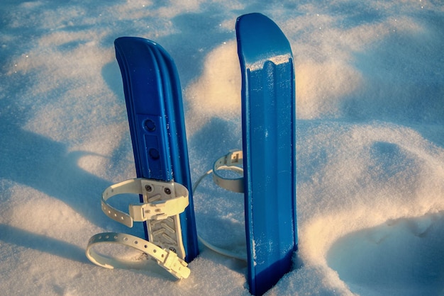 Od czego zależy ile waży deska snowboardowa?