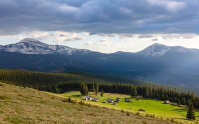 Zawoja jakie góry otaczają tę miejscowość?